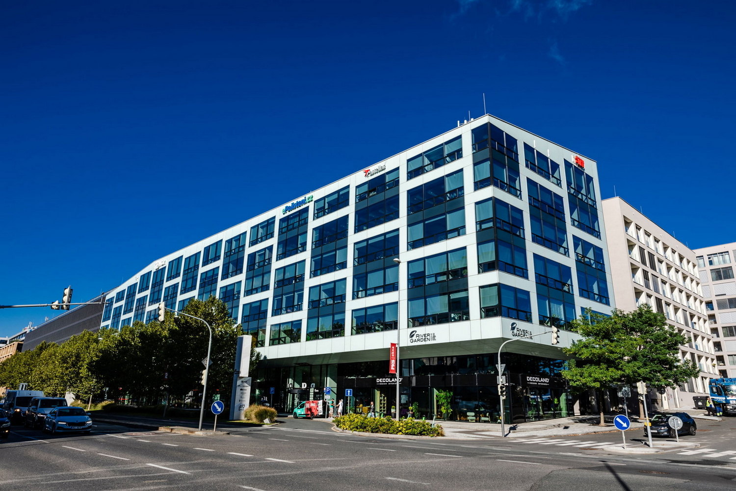 Malé obchody na Rohanském nábřeží: Objevte skryté klenoty – rohanskenabrezi.cz