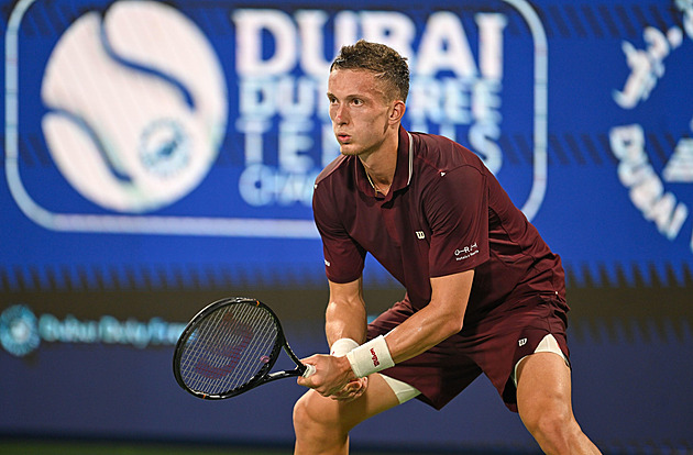 Lehečka ve třech setech přemohl Nardiho, v Dubaji slaví i Menšík. Zdolal Hurkacze