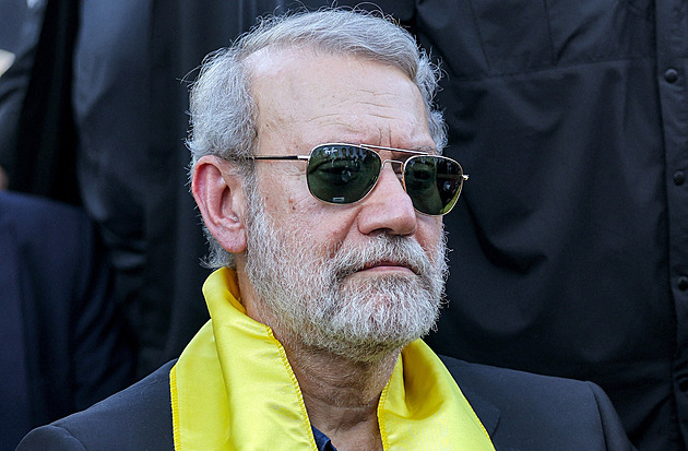 Chameneí se na mučednickou smrt nachystal. Šanci větří „muž v černém“