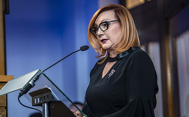 Prezident projedná se Schillerovou návrh rozpočtu, bude se ptát na obranné výdaje