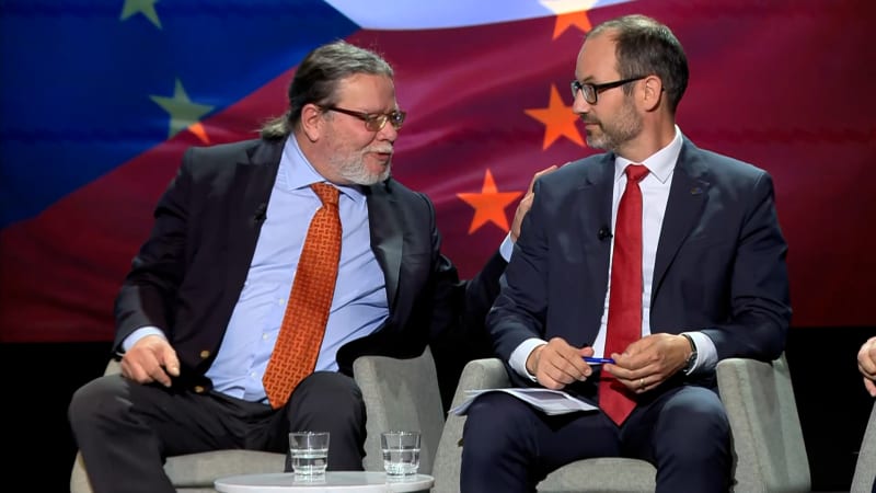 Hádka opozice: Nechte mě domluvit, okřikl Farský Vondru. Neshodli se kvůli zásahu USA v Íránu