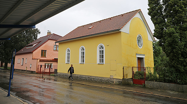 Nejmladší česká synagoga je na prodej. Přes realitku jako běžný rodinný dům