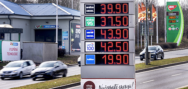 Příjmy státu z paliv rostou o desítky milionů korun denně, spočítali analytici