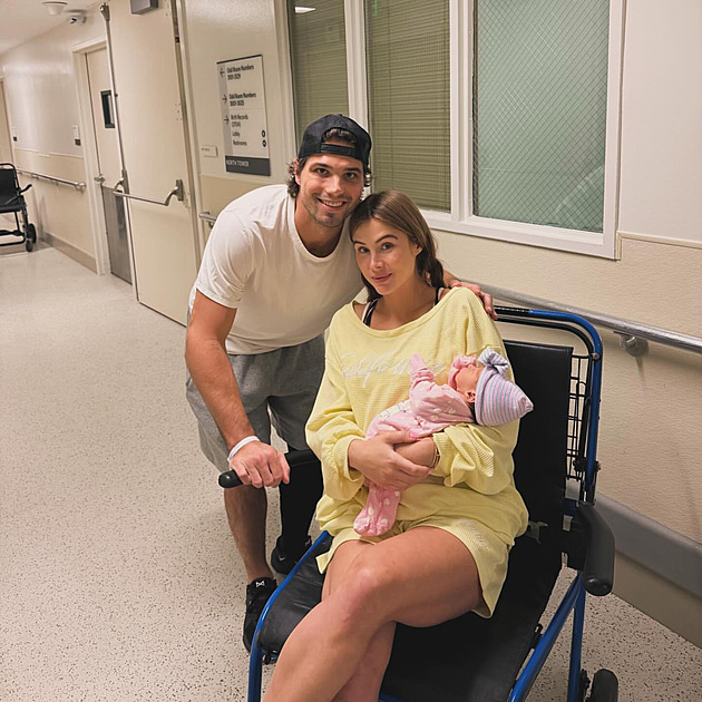 Fiala se opět dočkal. Švýcarský hokejista s českými kořeny má druhou dceru