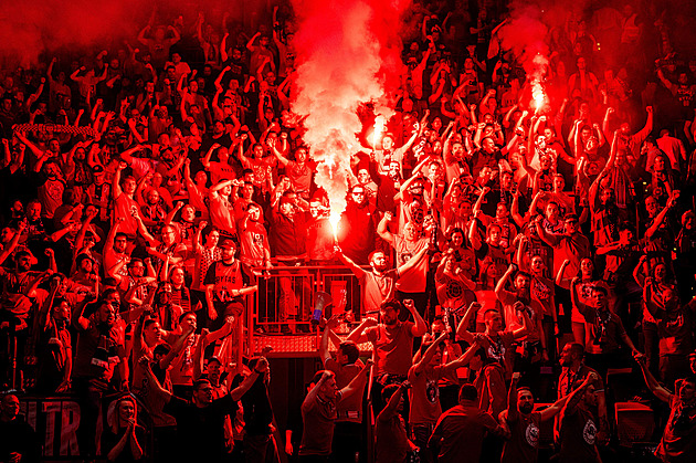 Parádně se trefil z půlky a před kulisou smekl. To by měl zažít každý! říkal Sehnal