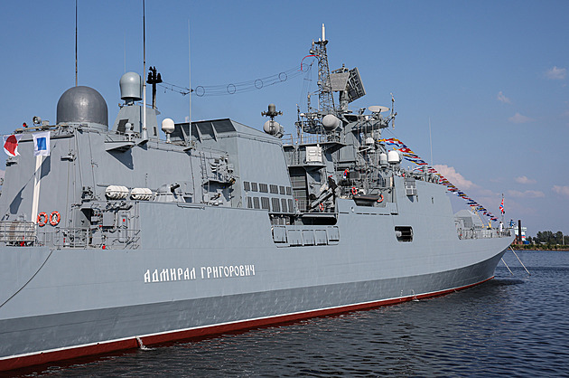 Rusko poslalo k tankerům v průlivu La Manche fregatu, chce se bránit „pirátství“