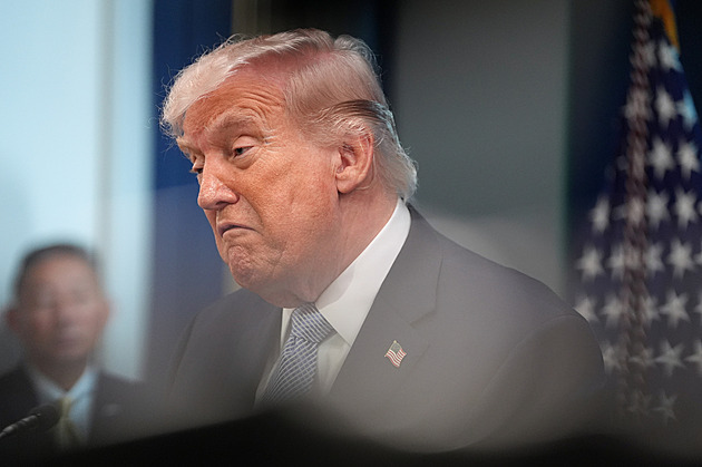 Naštvaný kvůli Íránu a bez Grónska. Trump zvažuje potrestat NATO stažením vojáků