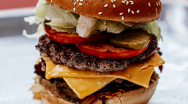 Fastfood Five Guys v Máji boduje slaninou. Objevuje se téměř v každé objednávce
