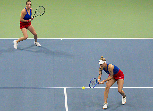 Tenis ONLINE: Češky jsou blízko druhému bodu, Vondroušová s Valentovou vedou