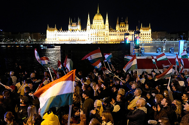 Volby v Maďarsku ONLINE: Orbánova porážka. Magyar míří k ústavní většině