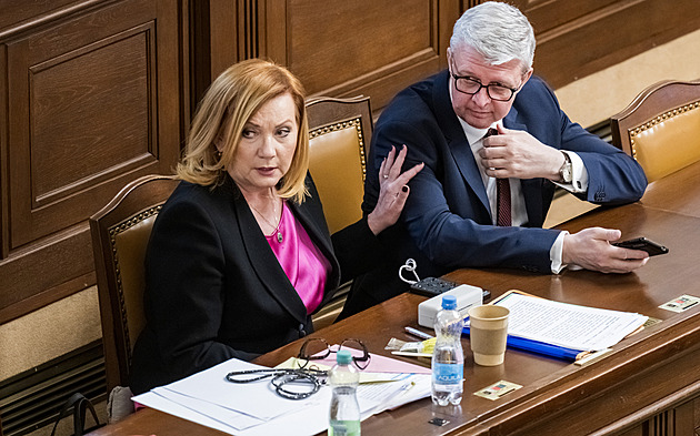 Poslanci schvalují zákon k regulaci cen. Opozice vládě připomíná komunismus