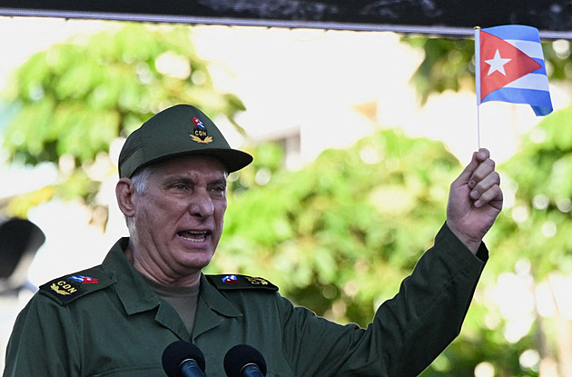 Na invazi z USA jsme připravení, vzkázal prezident Kuby k výročí pokusu v Zátoce sviní