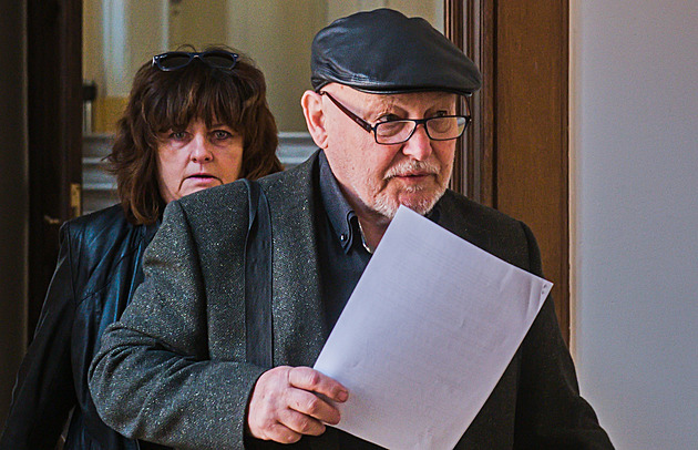 Za přijetí úplatku a ovlivňování zakázek dostal bývalý jednatel pískovny podmínku