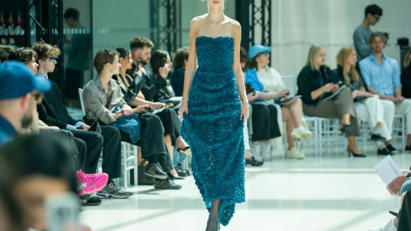 Praha žila módou. Fashion Week ovládly výrazné kolekce, známé tváře i udržitelnost
