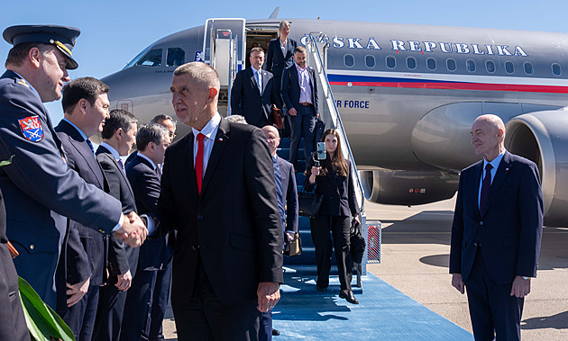 Babiš se přesunul do Kazachstánu, přijal ho tamní premiér. Delegaci opustil šéf ČEZ