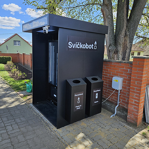Automaty se už objevují i na hřbitovech. Nově své služby nabízí také Svíčkobot