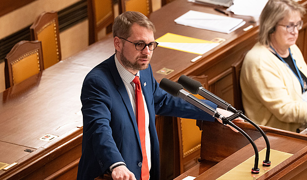 Ať Klempíř rezignuje, vyzval šéf TOP 09. Opozice požaduje i pád Mrázové