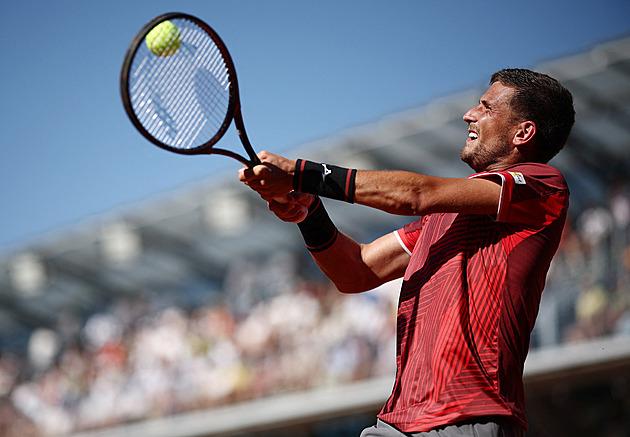 Roland Garros ONLINE: Kopřiva hraje druhé kolo, večer nastoupí Siniaková