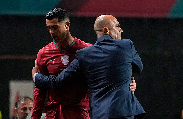Ronaldo jako kotva. Posadí ho trenér? Portugalci řešili i kauzu ze sociálních sítí