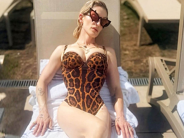 Kelly Osbourne se hejtrům ukázala v plavkách. Cítím se znovuzrozená, napsala
