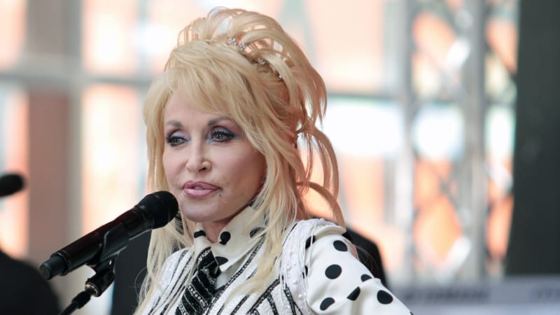 Zotavuji se a stále pracuji. Ještě pár dní před smrtí hýřila Dolly Parton plány do budoucna
